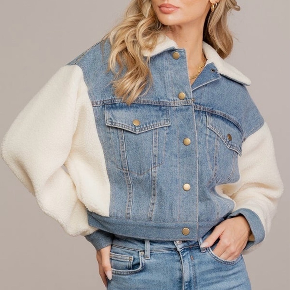 BRAND NEW NEVER WORN LIKE LOVE SHERPA DENIM JACKET IN SIZE MEDIUM